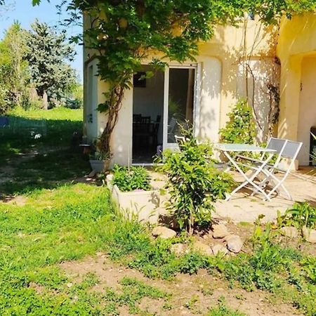 Offrez-Vous Un Sejour Dans Notre Gite A Entressen Une Grande Piscine Pour Se Rafraichir ,Un Espace De Jeux Pour Enfants Pour Des Heures De Divertissement Un Terrain De Petanque Pour Des Parties Endiablees Εξωτερικό φωτογραφία
