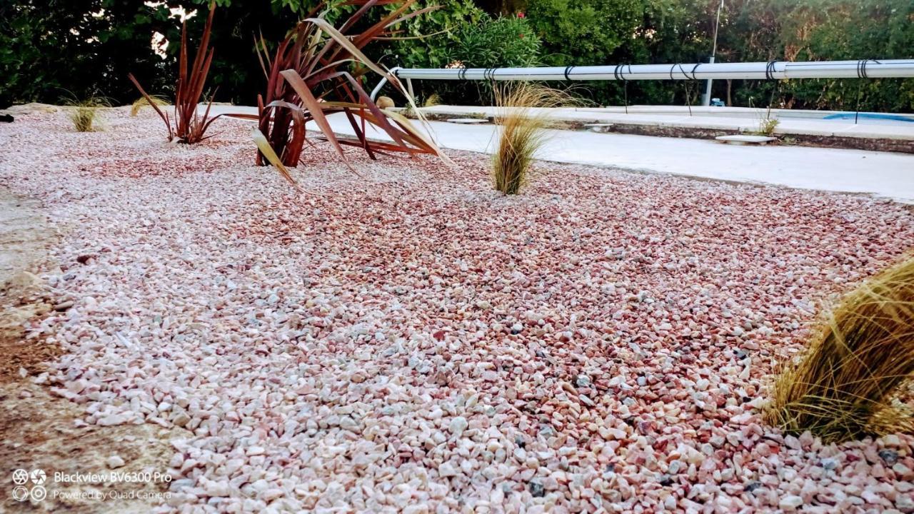 Offrez-Vous Un Sejour Dans Notre Gite A Entressen Une Grande Piscine Pour Se Rafraichir ,Un Espace De Jeux Pour Enfants Pour Des Heures De Divertissement Un Terrain De Petanque Pour Des Parties Endiablees Εξωτερικό φωτογραφία