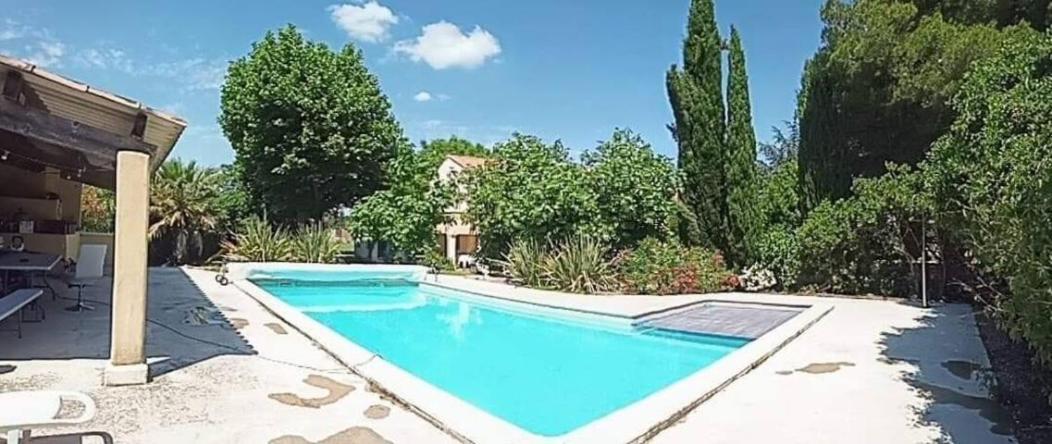 Offrez-Vous Un Sejour Dans Notre Gite A Entressen Une Grande Piscine Pour Se Rafraichir ,Un Espace De Jeux Pour Enfants Pour Des Heures De Divertissement Un Terrain De Petanque Pour Des Parties Endiablees Εξωτερικό φωτογραφία
