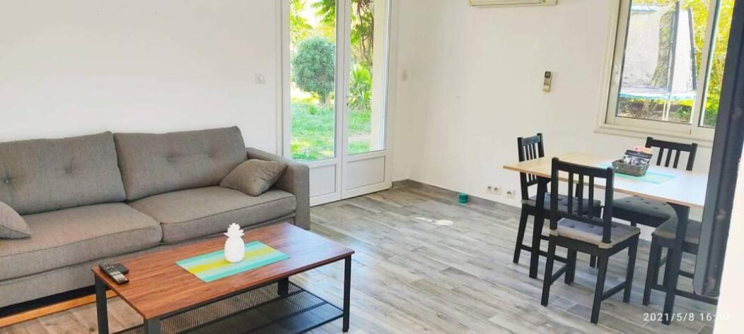 Offrez-Vous Un Sejour Dans Notre Gite A Entressen Une Grande Piscine Pour Se Rafraichir ,Un Espace De Jeux Pour Enfants Pour Des Heures De Divertissement Un Terrain De Petanque Pour Des Parties Endiablees Εξωτερικό φωτογραφία