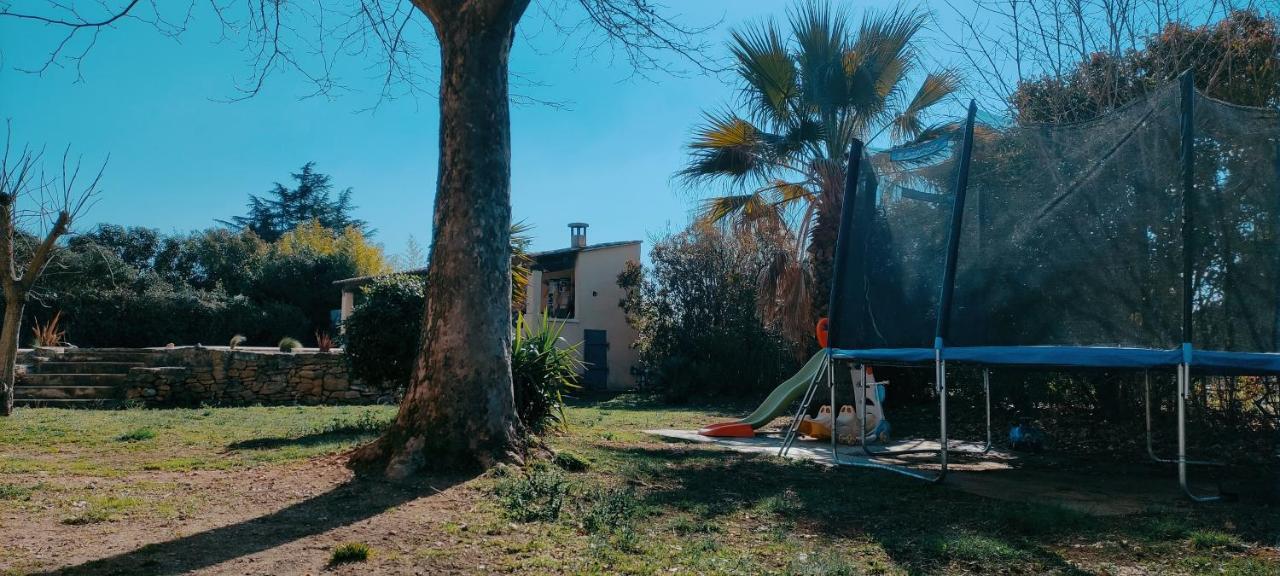 Offrez-Vous Un Sejour Dans Notre Gite A Entressen Une Grande Piscine Pour Se Rafraichir ,Un Espace De Jeux Pour Enfants Pour Des Heures De Divertissement Un Terrain De Petanque Pour Des Parties Endiablees Εξωτερικό φωτογραφία