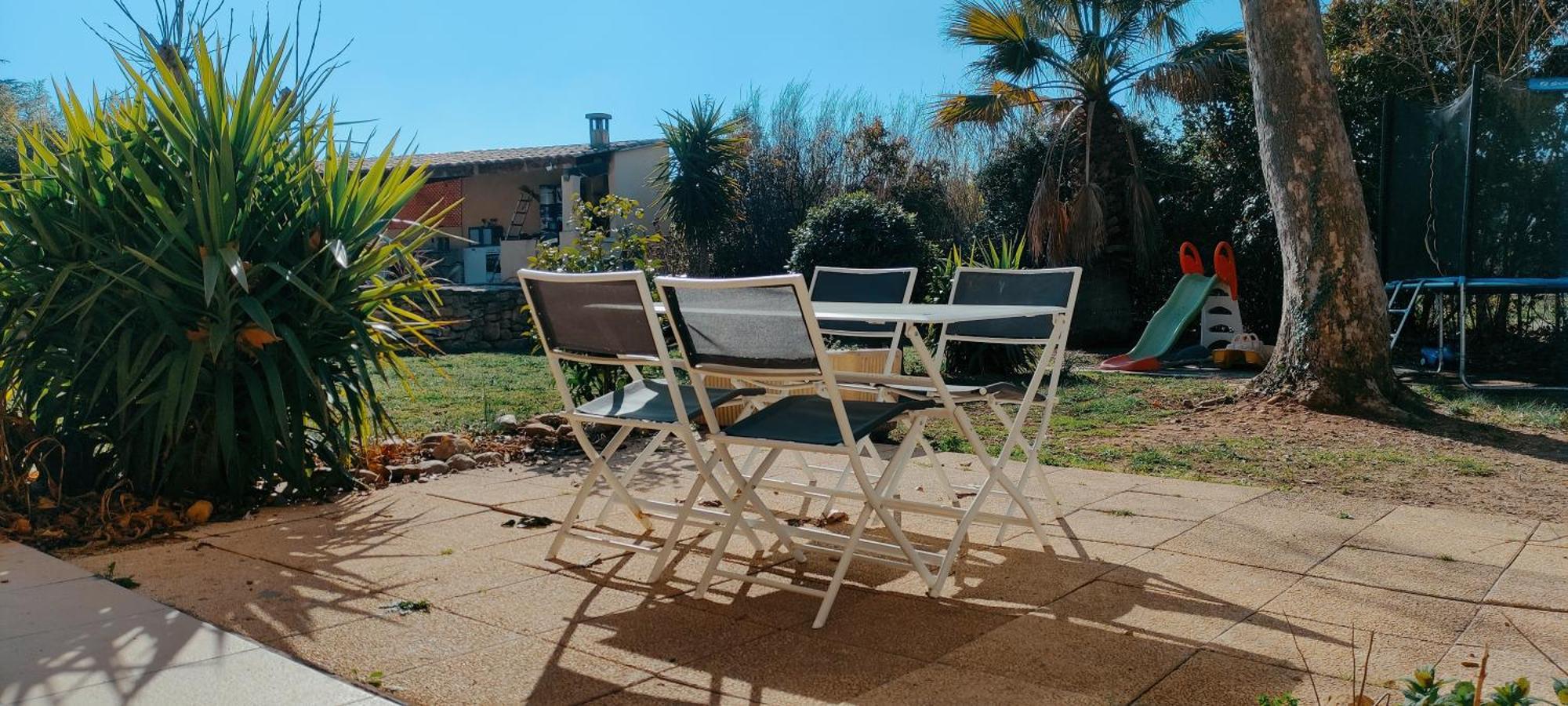 Offrez-Vous Un Sejour Dans Notre Gite A Entressen Une Grande Piscine Pour Se Rafraichir ,Un Espace De Jeux Pour Enfants Pour Des Heures De Divertissement Un Terrain De Petanque Pour Des Parties Endiablees Εξωτερικό φωτογραφία