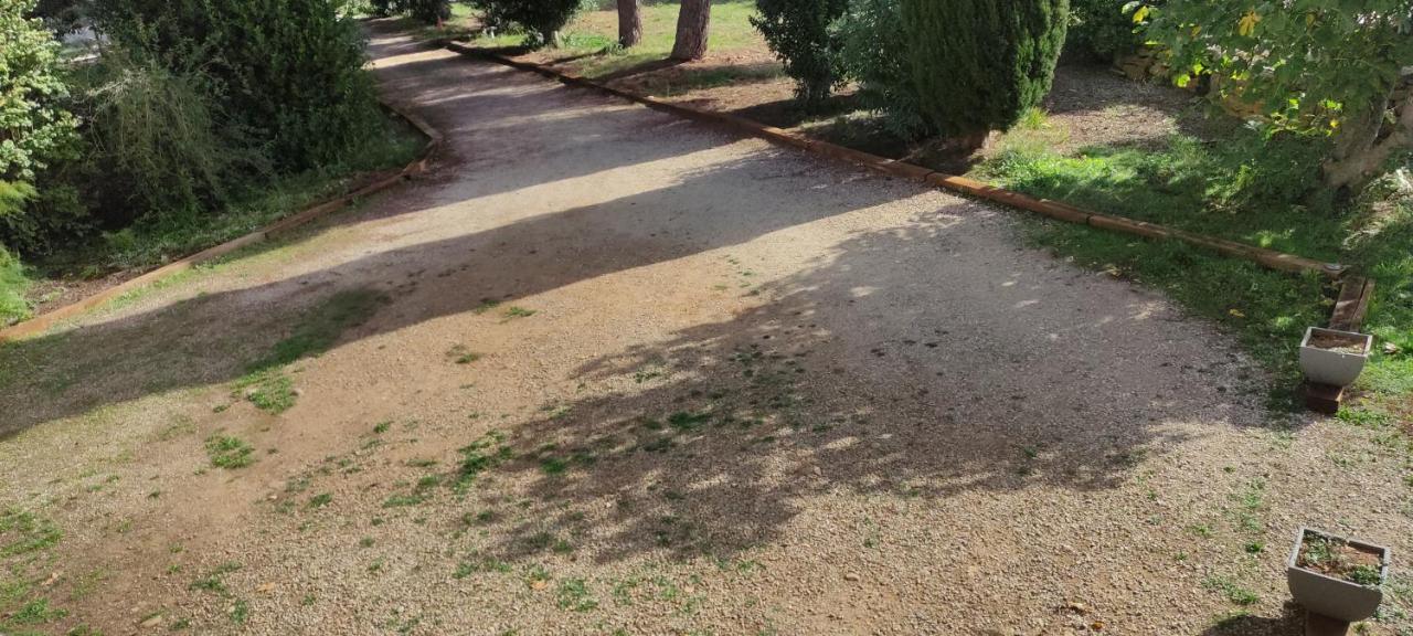 Offrez-Vous Un Sejour Dans Notre Gite A Entressen Une Grande Piscine Pour Se Rafraichir ,Un Espace De Jeux Pour Enfants Pour Des Heures De Divertissement Un Terrain De Petanque Pour Des Parties Endiablees Εξωτερικό φωτογραφία