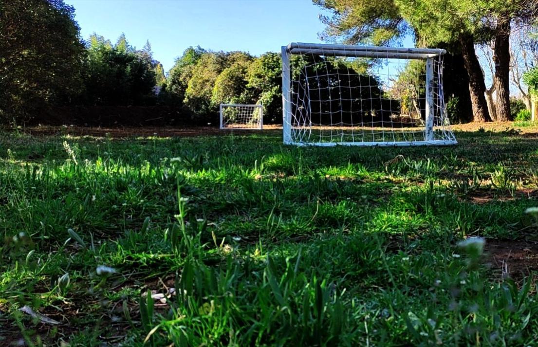 Offrez-Vous Un Sejour Dans Notre Gite A Entressen Une Grande Piscine Pour Se Rafraichir ,Un Espace De Jeux Pour Enfants Pour Des Heures De Divertissement Un Terrain De Petanque Pour Des Parties Endiablees Εξωτερικό φωτογραφία